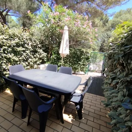 Rez-de-jardin Climatise Apartment